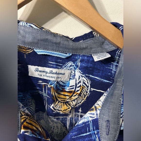 TOMMY BAHAMA Veracruz Cay Seaview Camp Fish Shirt Button Up - Picture 4 of 6